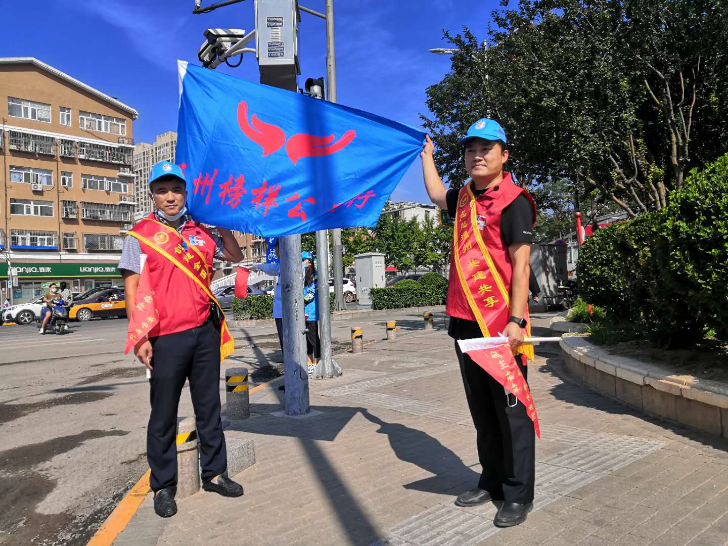 <strong>狠狠地插女人的骚逼</strong>